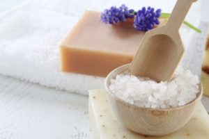 Солевые ванны в домашних условиях. польза и вред солевых ванн