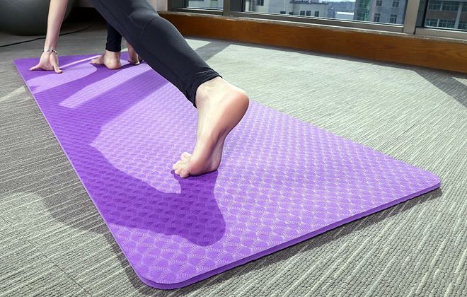 Какова разница между ковриком для фитнеса и ковриком для йоги?