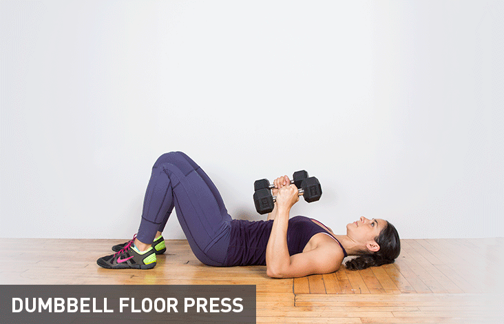 10 упражнений для всего тела, которые можно выполнять со стулом