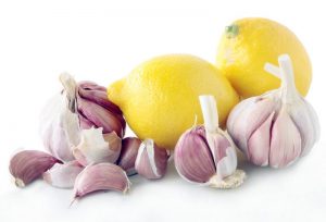 Средство для лечения готовят при помощи лимона и чеснока
