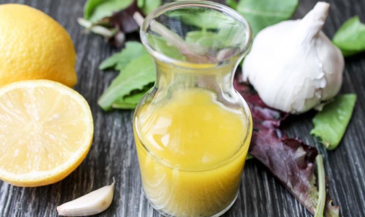 Лимонно-чесночная настойка - один из рецептов народной медицины для борьбы с шейным остеохондрозом