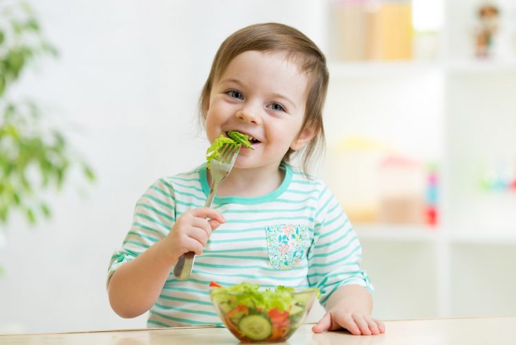 Ребенок должен принимать пищу не более 5-6 раз в день