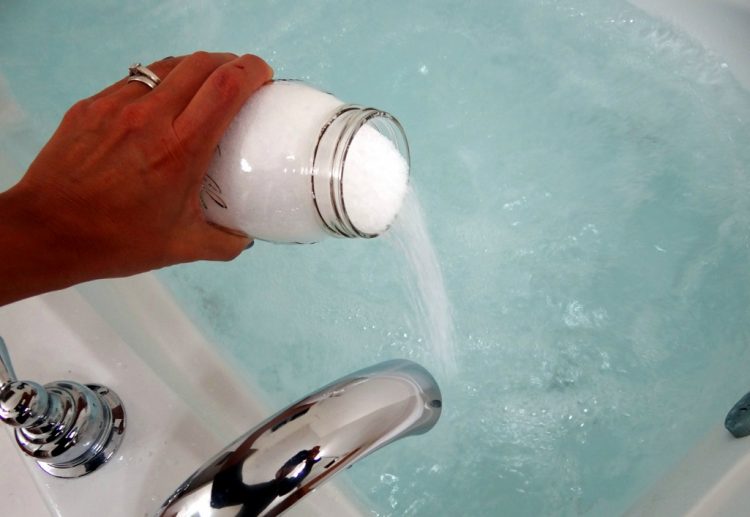 Соляные ванны оказывают благотворное влияние на пораженные суставы
