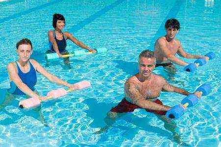 Упражнения для спины в бассейне