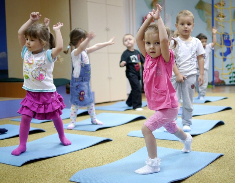 Видеоурок "детский фитнес. упражнение первое"