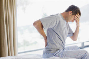 Какие болезни вызывают боли в спине и грудине