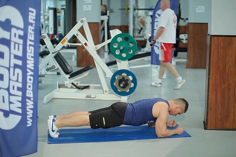 Комплекс упражнений в тренажерном зале для мужчин и женщин. какие упражнения для тренировки мышц?
