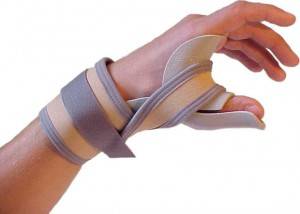 Гигрома на пальце руки - причины возникновения, симптомы, диагностика, методы лечения и удаления