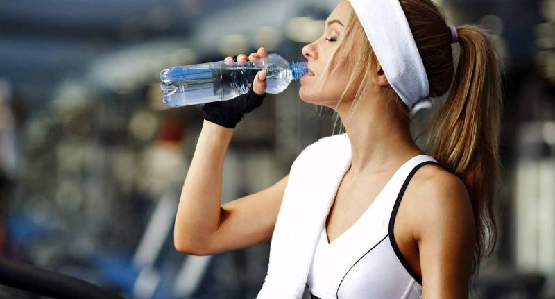 Можно ли пить воду во время тренировки, до и после