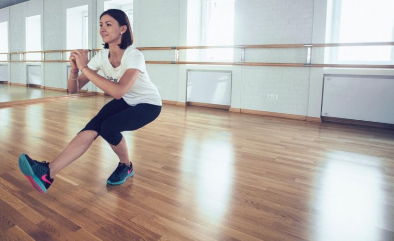 Лучшие тренировки для ног и ягодиц в домашних условиях - комплексы упражнений