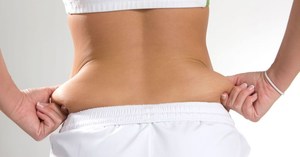 Как быстро убрать жировые складки на спине: советы и упражнения