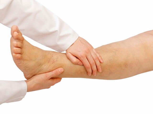 Почему немеет правая или левая нога и какие болезни могут быть