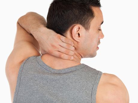Узнаем все причины боли одновременно в шее и плечах