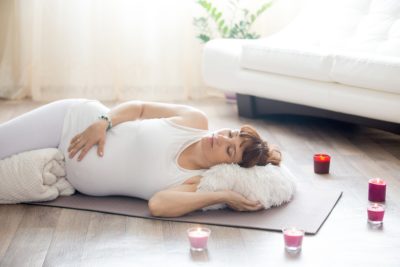 Йога для беременных 3 триместр в домашних условиях