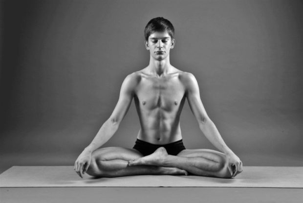 Уменьшить боль при артрозе поможет йога