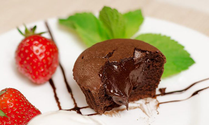 Вкусный десерт за 5 минут: быстрый шоколадный кекс в микроволновке